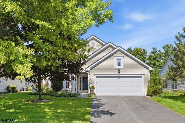 62 Kensington Cir, White Twp., NJ 07823