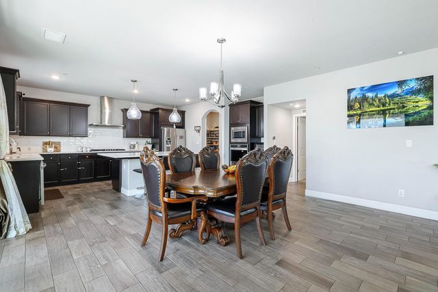 2833 N Armstrong Avenue, Fresno, CA 93727