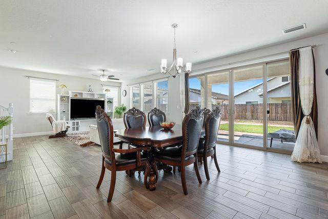 2833 N Armstrong Avenue, Fresno, CA 93727