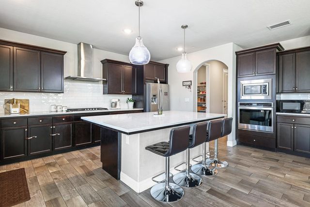 2833 N Armstrong Avenue, Fresno, CA 93727