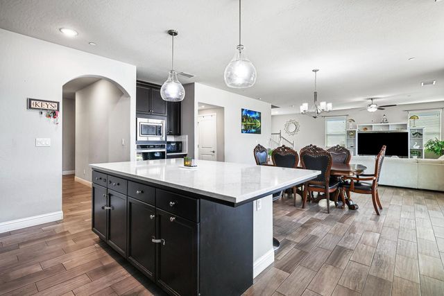 2833 N Armstrong Avenue, Fresno, CA 93727