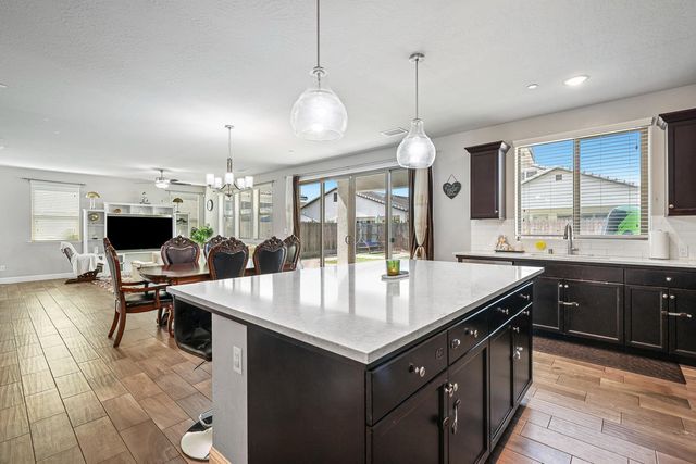 2833 N Armstrong Avenue, Fresno, CA 93727