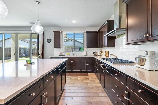 2833 N Armstrong Avenue, Fresno, CA 93727