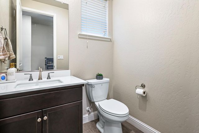 2833 N Armstrong Avenue, Fresno, CA 93727