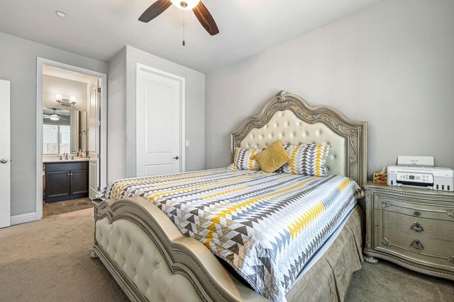 2833 N Armstrong Avenue, Fresno, CA 93727