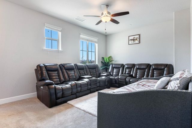 2833 N Armstrong Avenue, Fresno, CA 93727