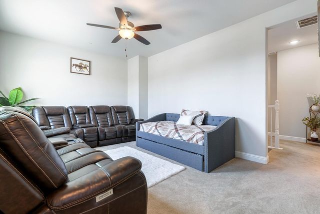 2833 N Armstrong Avenue, Fresno, CA 93727