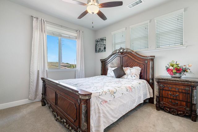 2833 N Armstrong Avenue, Fresno, CA 93727