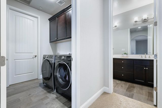 2833 N Armstrong Avenue, Fresno, CA 93727