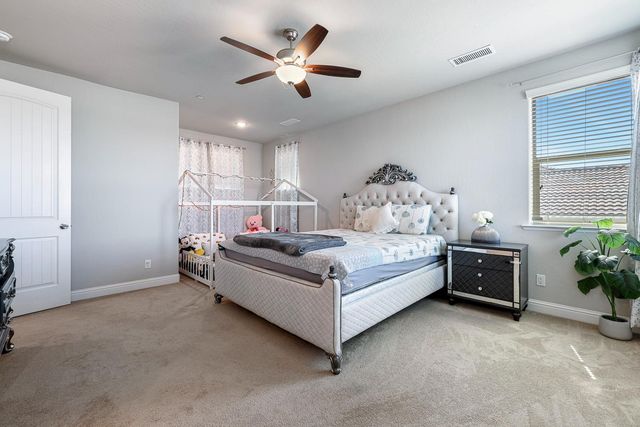 2833 N Armstrong Avenue, Fresno, CA 93727