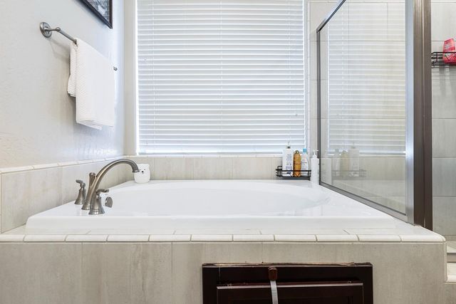 2833 N Armstrong Avenue, Fresno, CA 93727