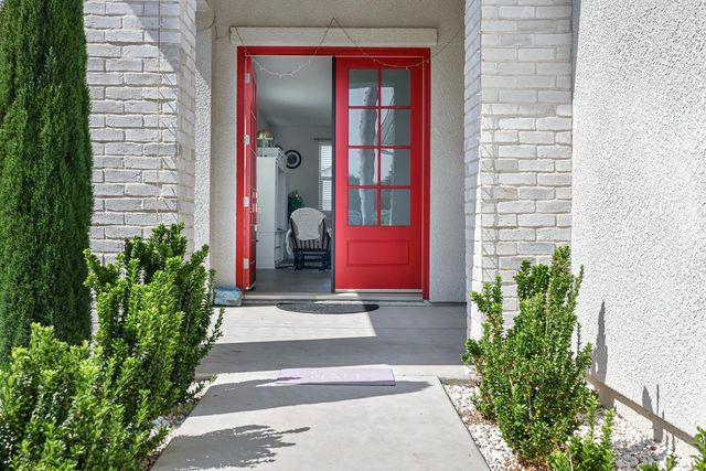 2833 N Armstrong Avenue, Fresno, CA 93727