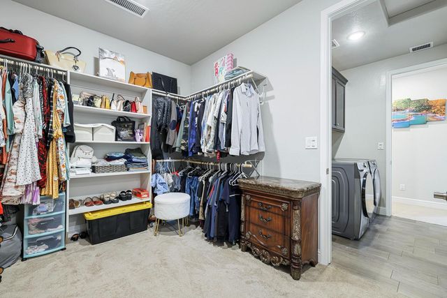 2833 N Armstrong Avenue, Fresno, CA 93727