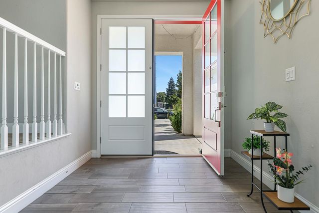 2833 N Armstrong Avenue, Fresno, CA 93727