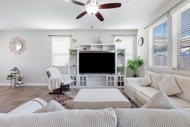 2833 N Armstrong Avenue, Fresno, CA 93727