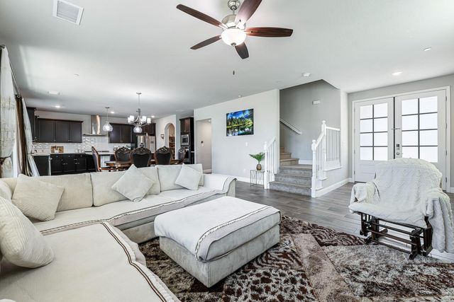 2833 N Armstrong Avenue, Fresno, CA 93727