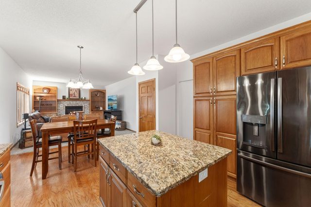 10129 Horseshoe Trail, Eden Prairie, MN 55347