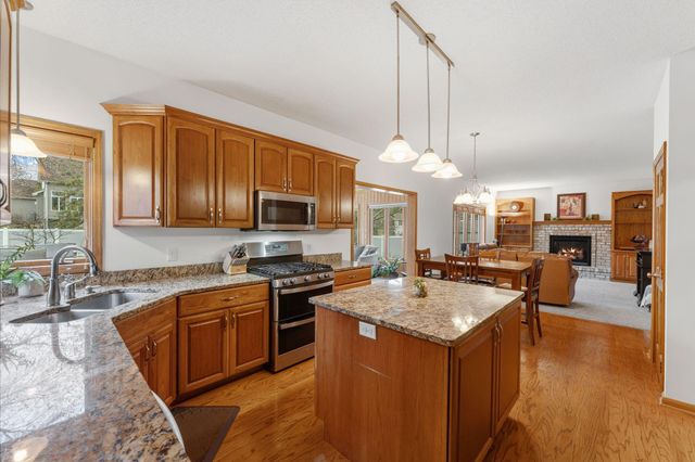 10129 Horseshoe Trail, Eden Prairie, MN 55347