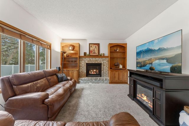 10129 Horseshoe Trail, Eden Prairie, MN 55347