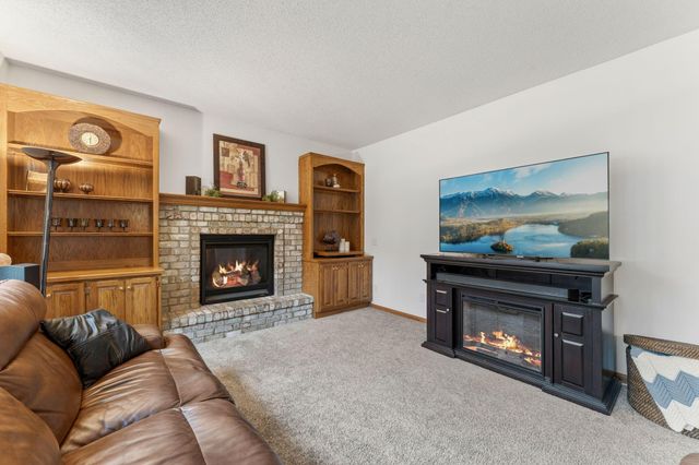 10129 Horseshoe Trail, Eden Prairie, MN 55347