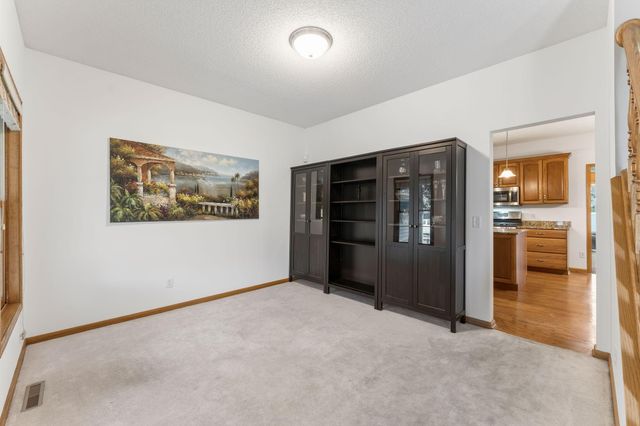 10129 Horseshoe Trail, Eden Prairie, MN 55347