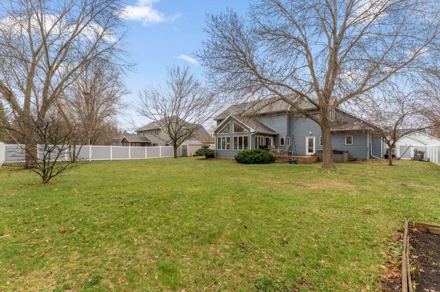 10129 Horseshoe Trail, Eden Prairie, MN 55347