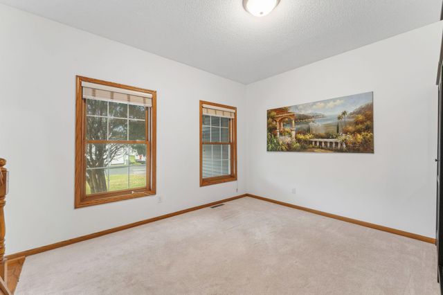 10129 Horseshoe Trail, Eden Prairie, MN 55347