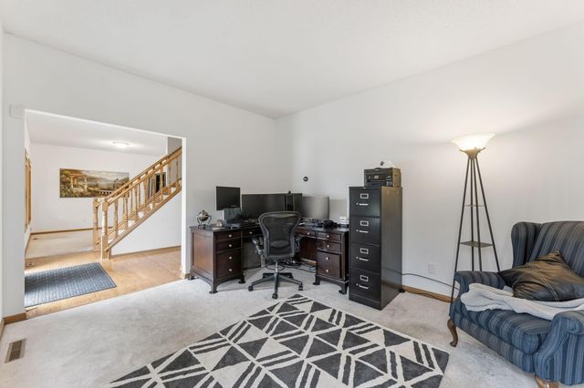 10129 Horseshoe Trail, Eden Prairie, MN 55347