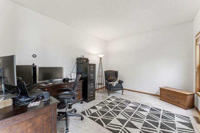 10129 Horseshoe Trail, Eden Prairie, MN 55347