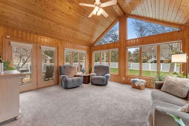 10129 Horseshoe Trail, Eden Prairie, MN 55347