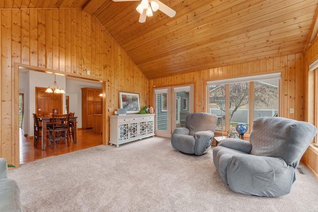 10129 Horseshoe Trail, Eden Prairie, MN 55347