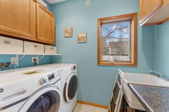 10129 Horseshoe Trail, Eden Prairie, MN 55347