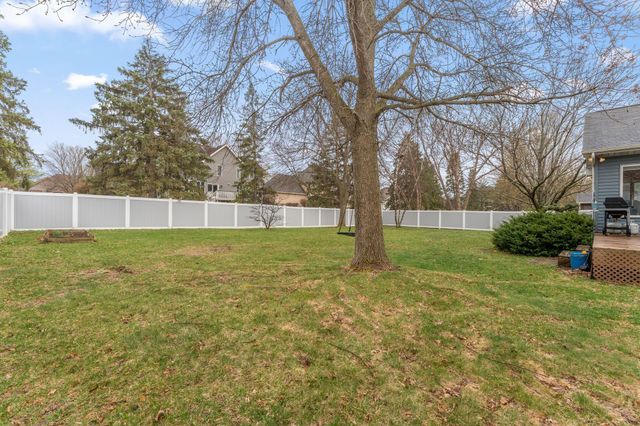 10129 Horseshoe Trail, Eden Prairie, MN 55347