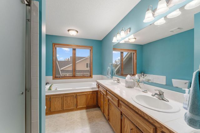 10129 Horseshoe Trail, Eden Prairie, MN 55347