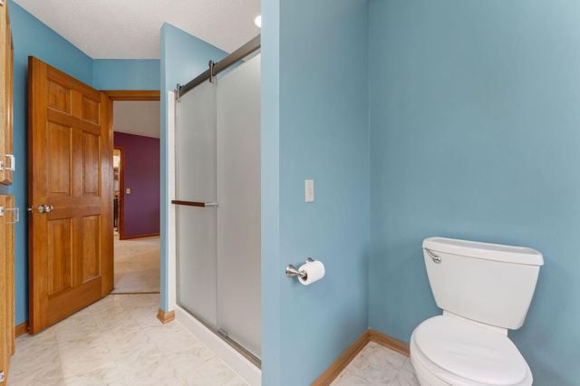 10129 Horseshoe Trail, Eden Prairie, MN 55347