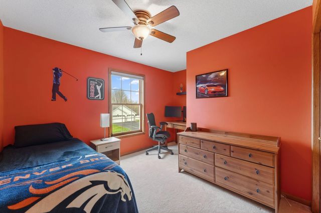 10129 Horseshoe Trail, Eden Prairie, MN 55347