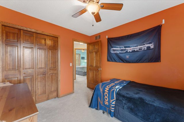 10129 Horseshoe Trail, Eden Prairie, MN 55347