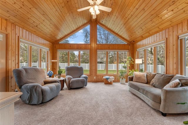 10129 Horseshoe Trail, Eden Prairie, MN 55347