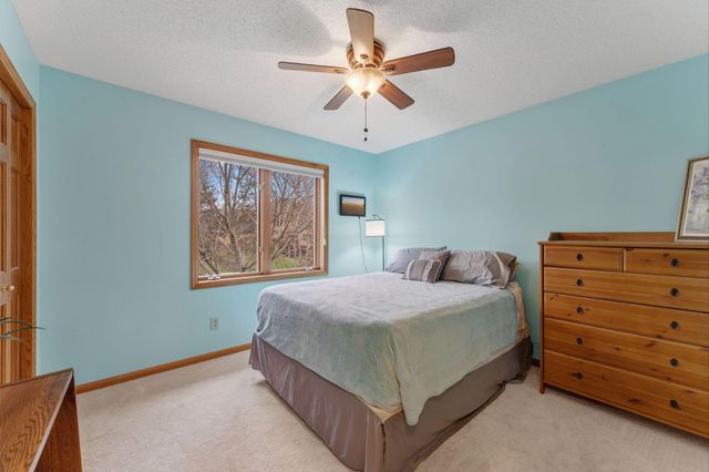 10129 Horseshoe Trail, Eden Prairie, MN 55347