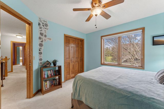 10129 Horseshoe Trail, Eden Prairie, MN 55347