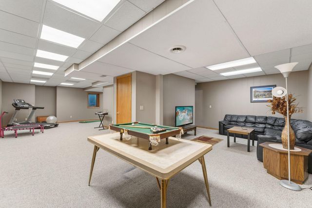 10129 Horseshoe Trail, Eden Prairie, MN 55347