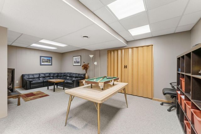 10129 Horseshoe Trail, Eden Prairie, MN 55347