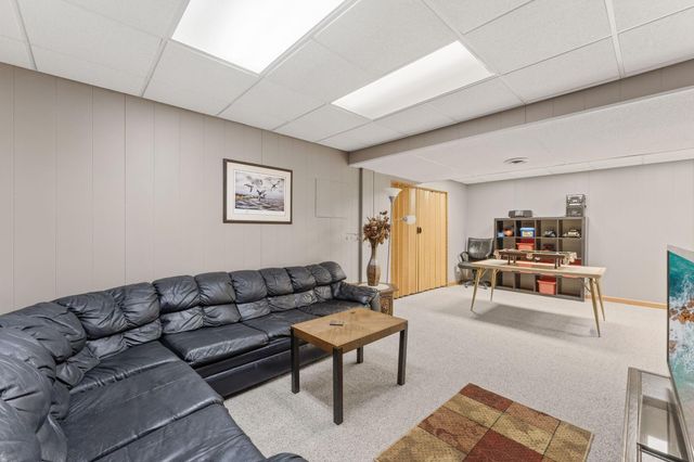 10129 Horseshoe Trail, Eden Prairie, MN 55347