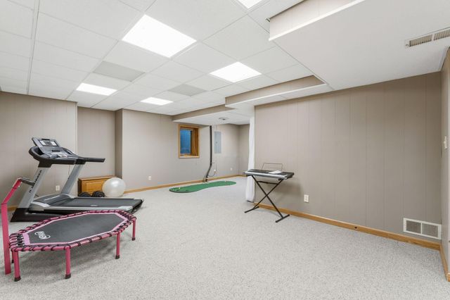 10129 Horseshoe Trail, Eden Prairie, MN 55347