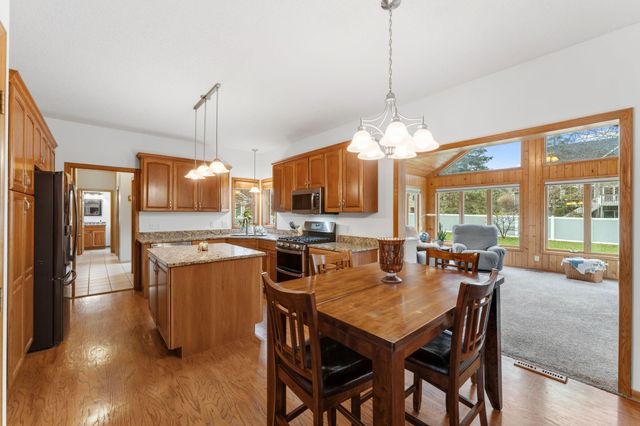 10129 Horseshoe Trail, Eden Prairie, MN 55347