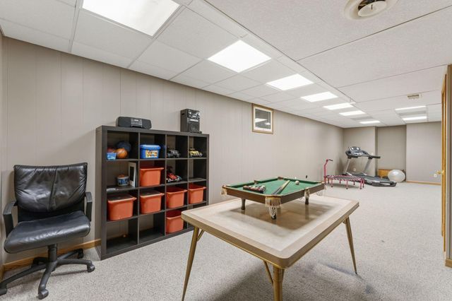 10129 Horseshoe Trail, Eden Prairie, MN 55347