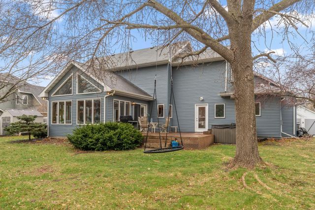 10129 Horseshoe Trail, Eden Prairie, MN 55347