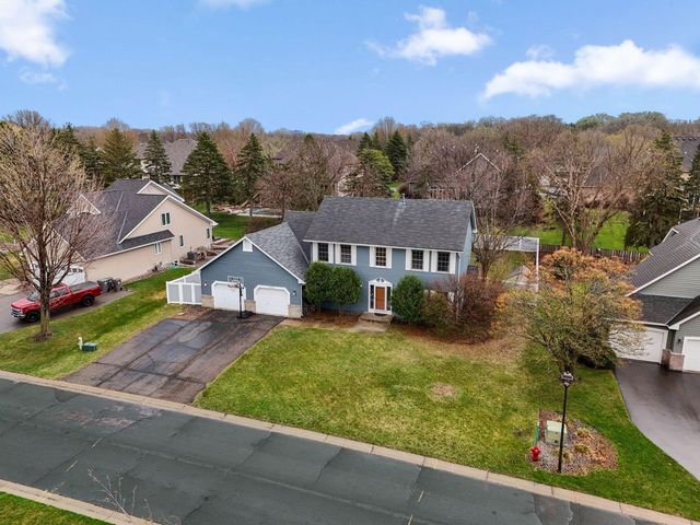 10129 Horseshoe Trail, Eden Prairie, MN 55347