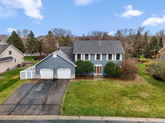 10129 Horseshoe Trail, Eden Prairie, MN 55347