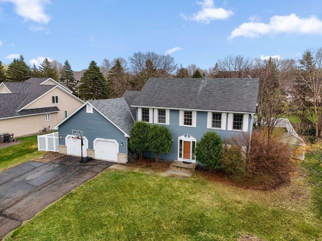 10129 Horseshoe Trail, Eden Prairie, MN 55347